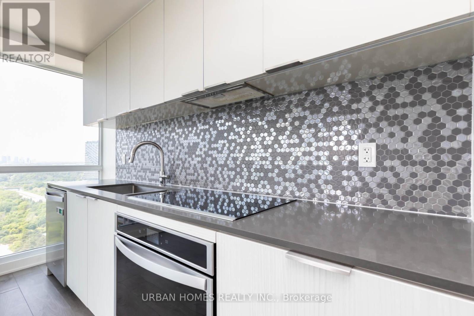 2711 - 2 Sonic Way N, Toronto (Flemingdon Park), Ontario  M3C 0P2 - Photo 8 - C12232472