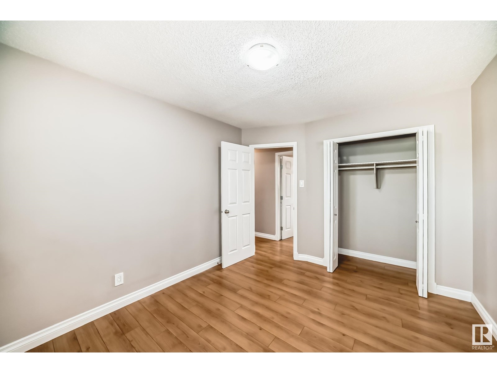 Property at 7703/7705 73 ST NW image 4