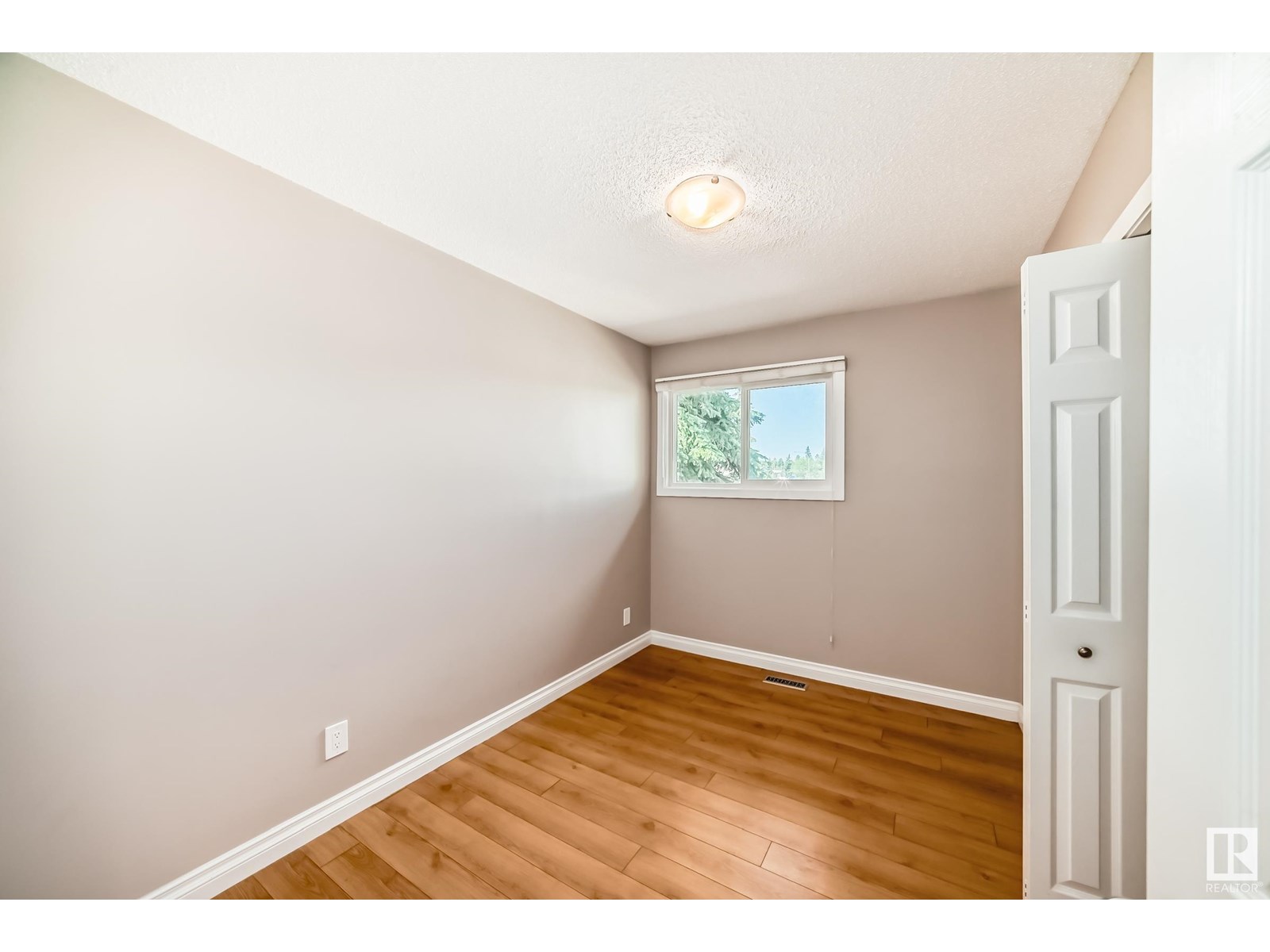 Property at 7703/7705 73 ST NW image 5