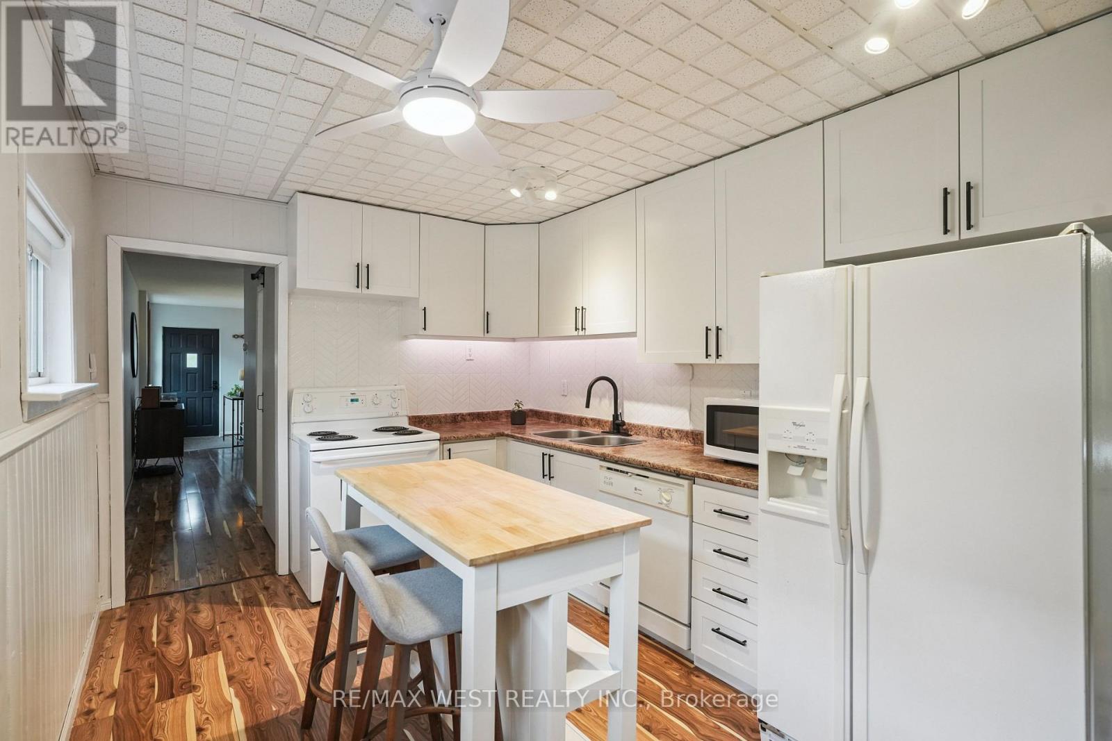 Property at 2 LEYTON AVENUE image 4