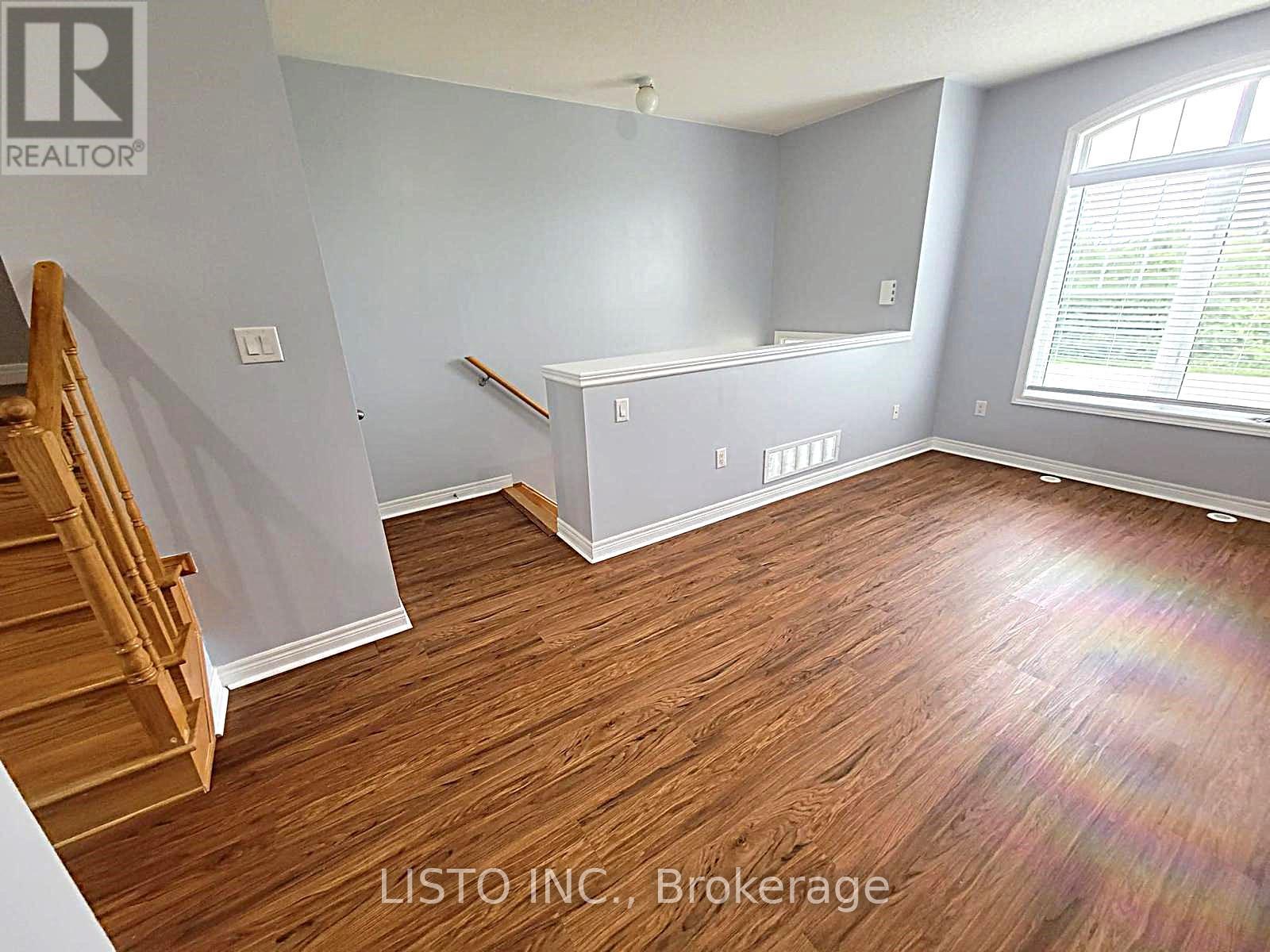 Property at 21 DUNDAS WAY image 3