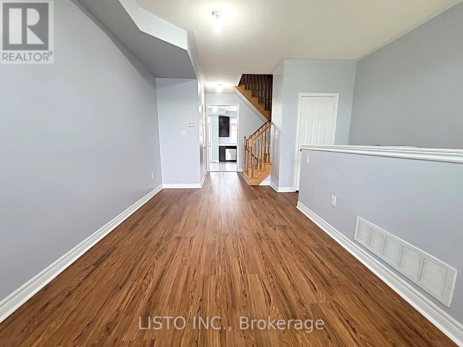 Property at 21 DUNDAS WAY image 4