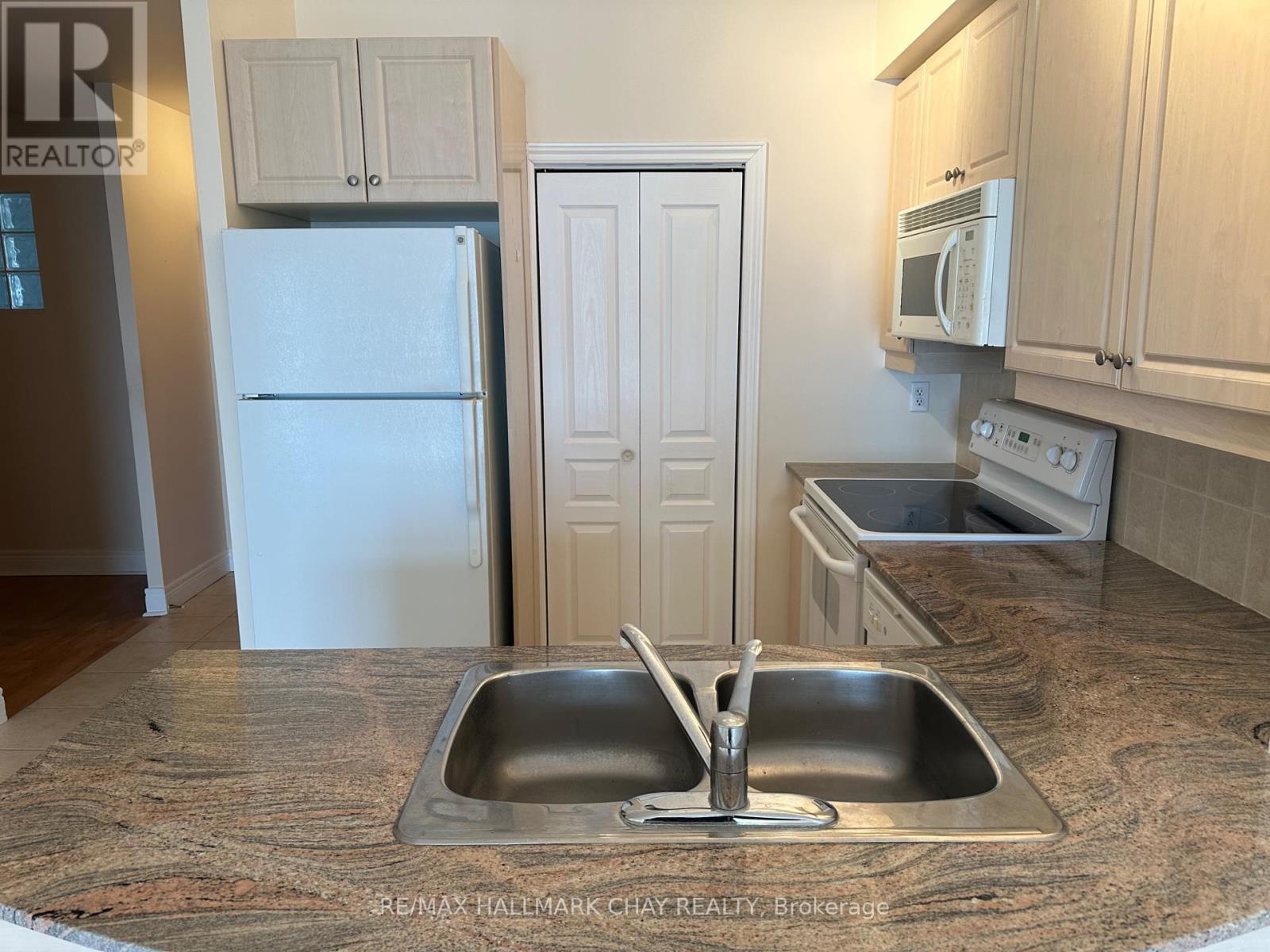 Property at 403-PH3 - 280 ABERDEEN BOULEVARD image 5