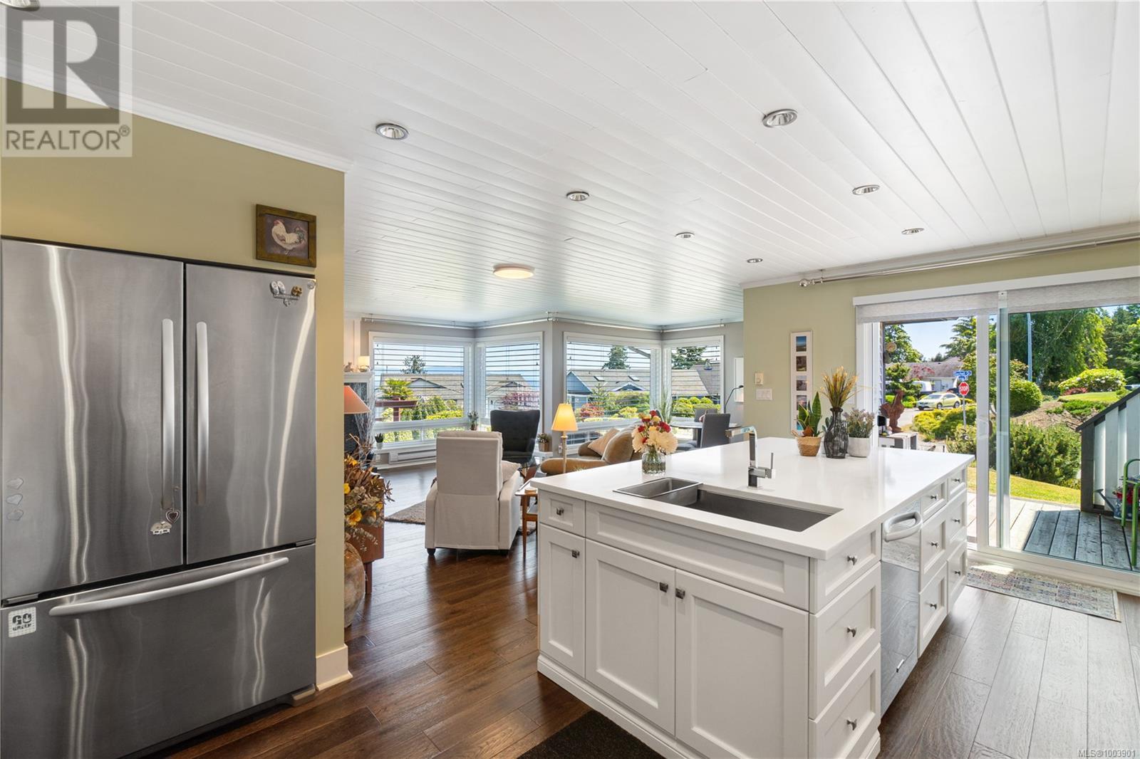 Property at 6039 Icarus Dr image 5
