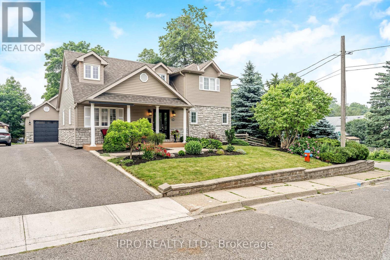 Property at 104 CHARLES STREET image 2