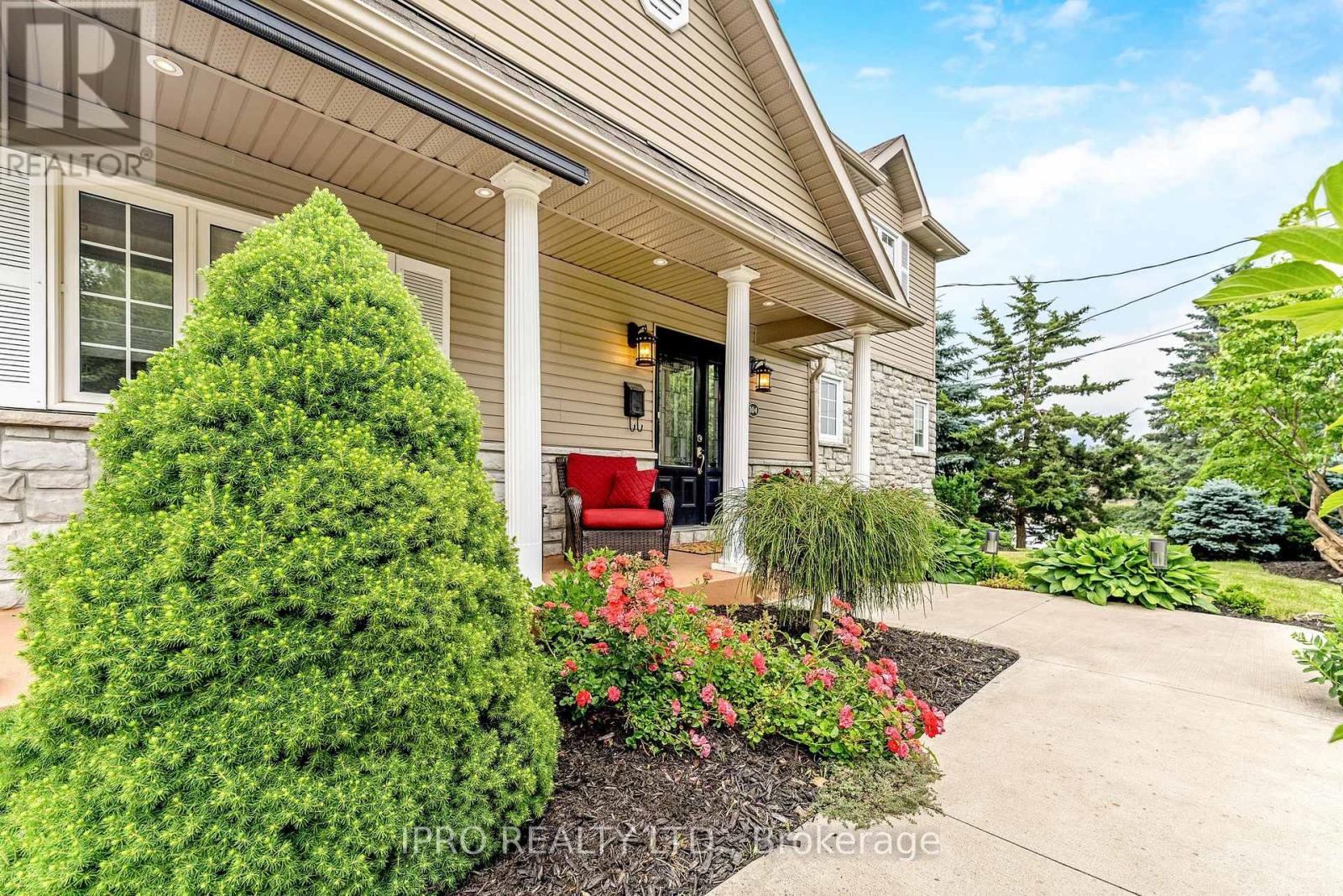 Property at 104 CHARLES STREET image 3