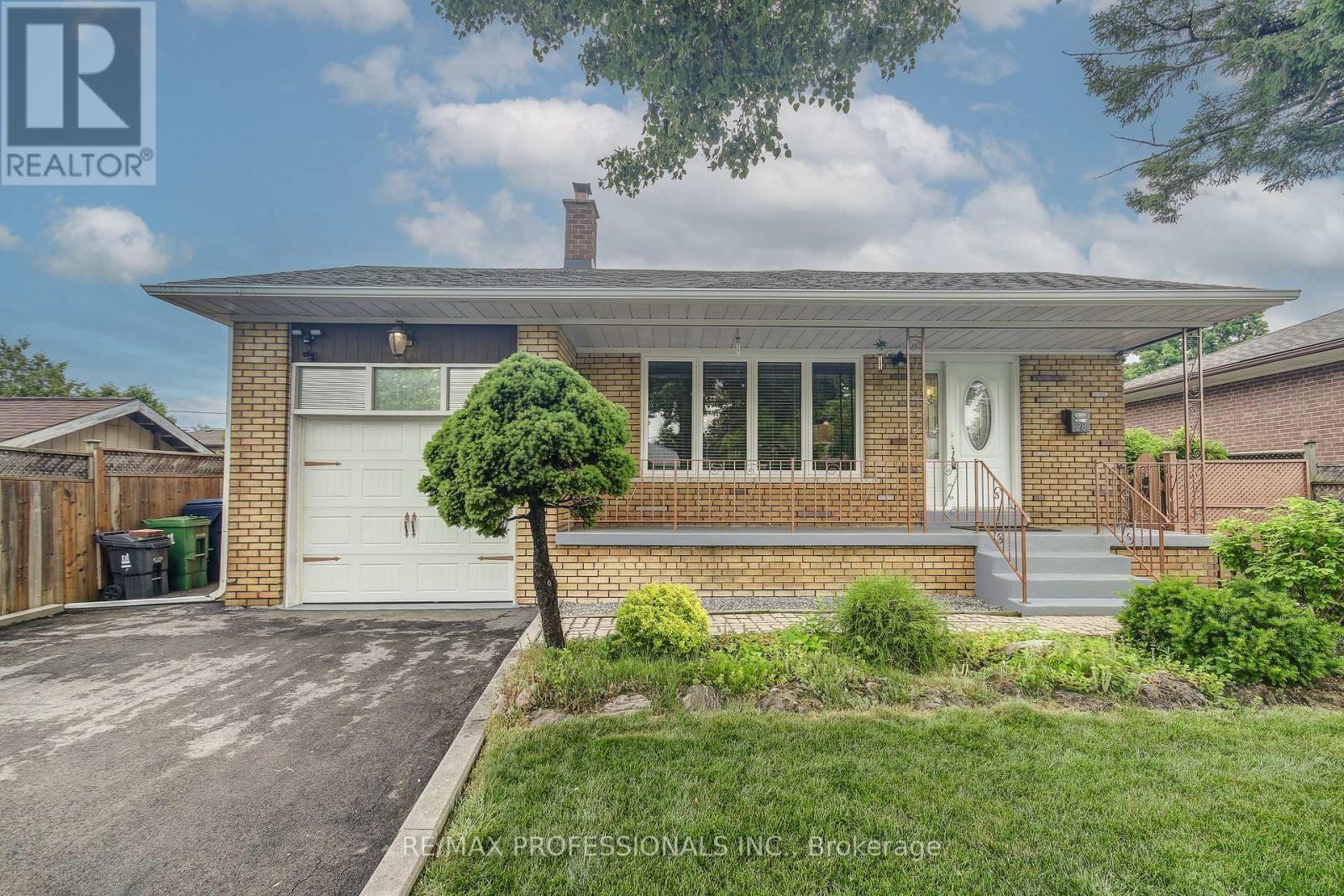 Property at 28 SUMMERFIELD CRESCENT image 1