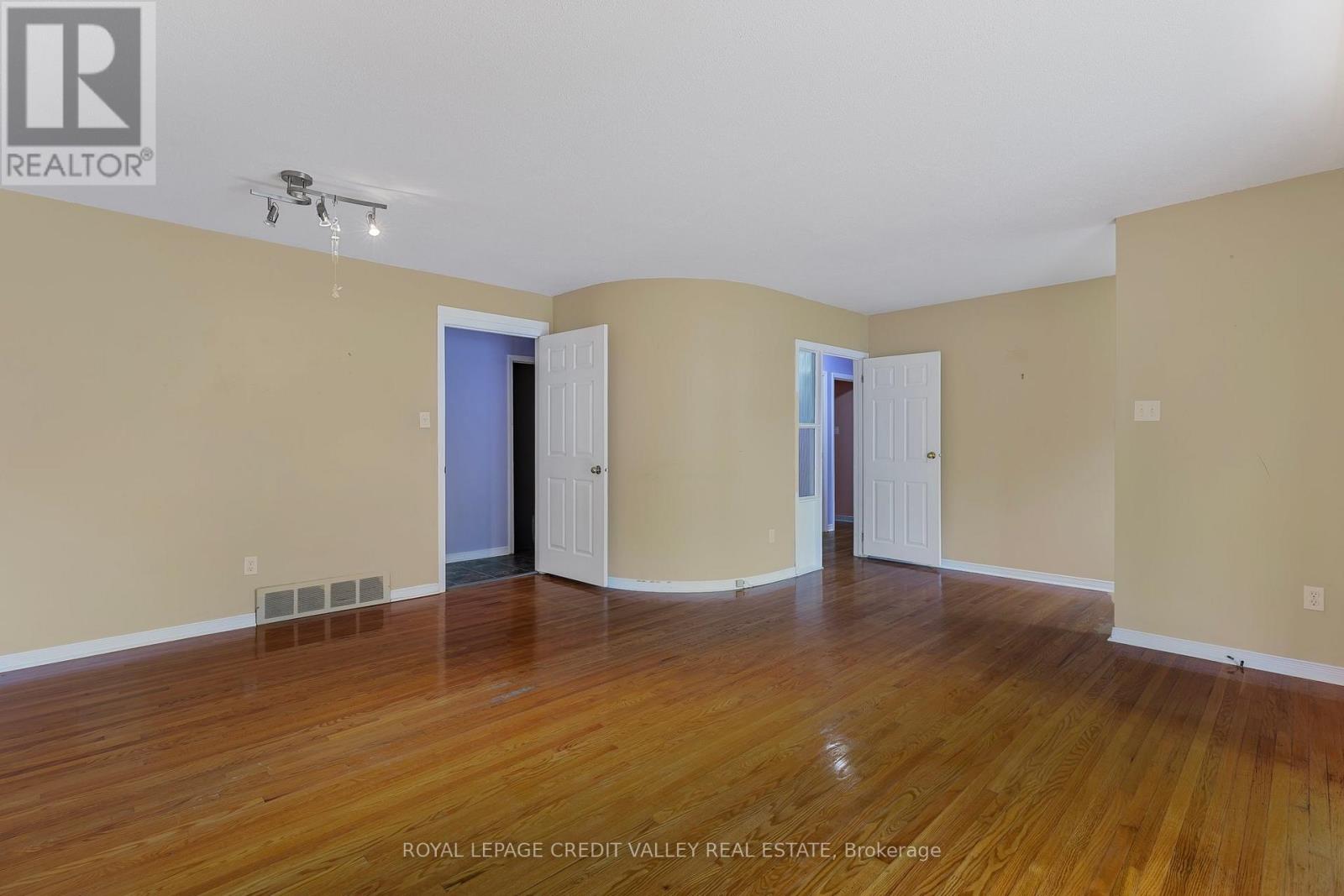 254 Bartley Bull Parkway, Brampton (Brampton East), Ontario  L6W 2L1 - Photo 11 - W12232577