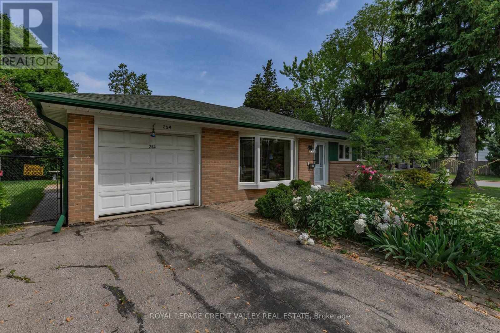 254 Bartley Bull Parkway, Brampton (Brampton East), Ontario  L6W 2L1 - Photo 3 - W12232577