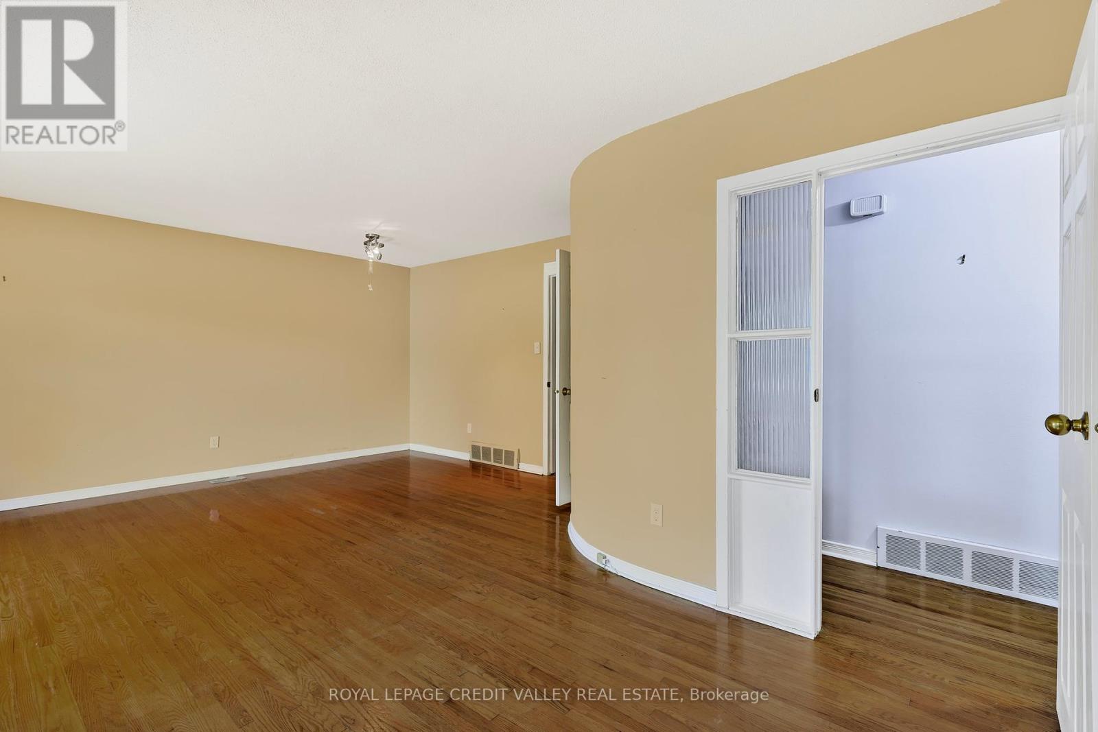 254 Bartley Bull Parkway, Brampton (Brampton East), Ontario  L6W 2L1 - Photo 5 - W12232577