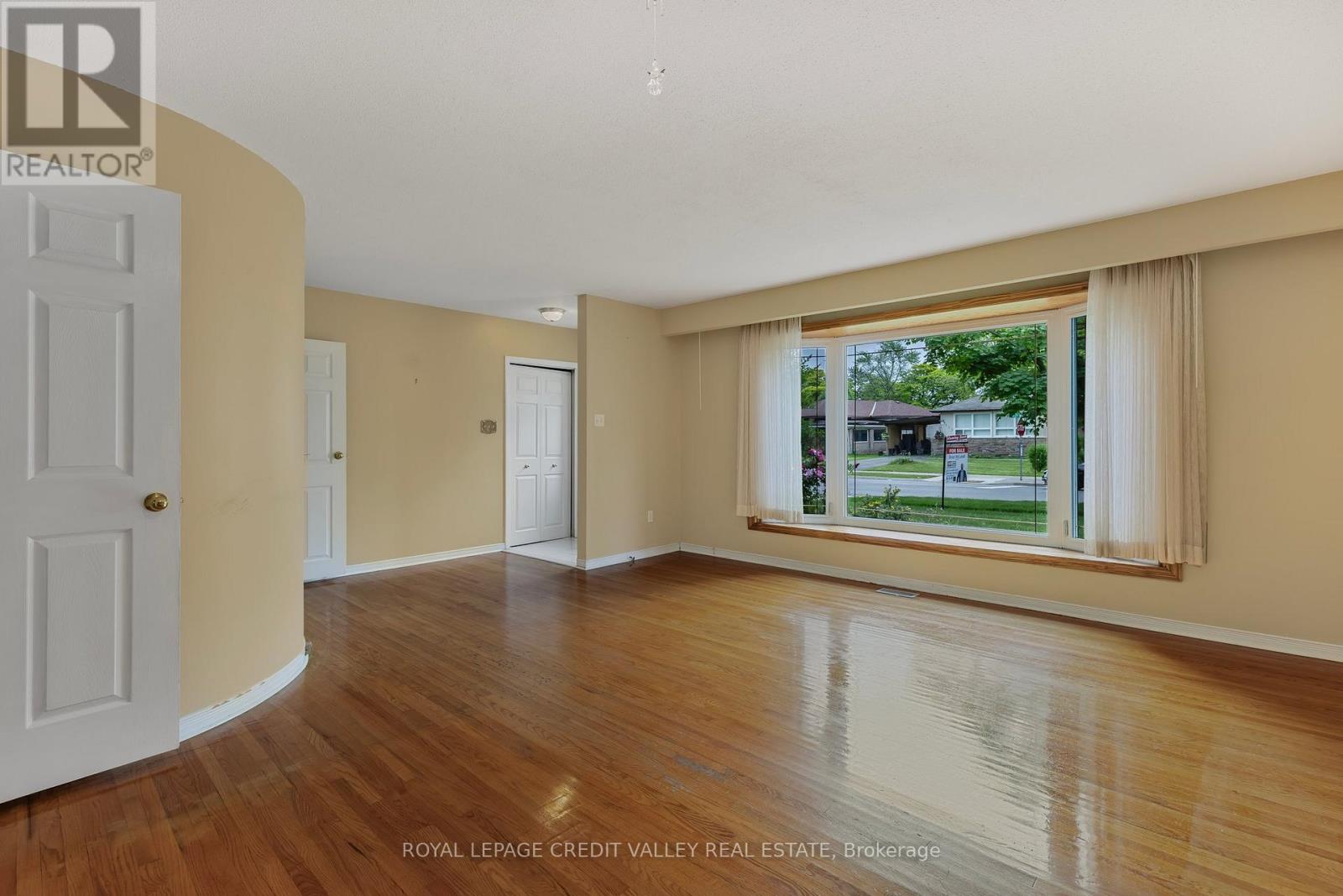 254 Bartley Bull Parkway, Brampton (Brampton East), Ontario  L6W 2L1 - Photo 9 - W12232577