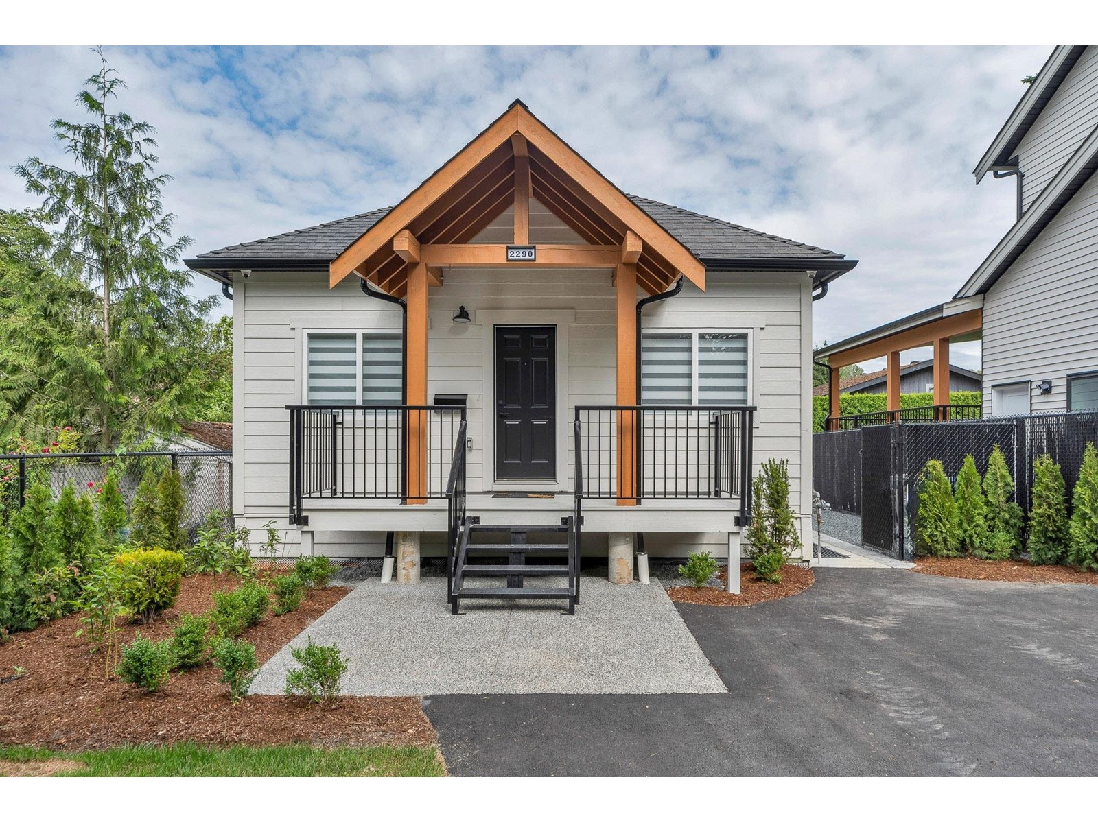 Property at 2290 MOULDSTADE ROAD image 3
