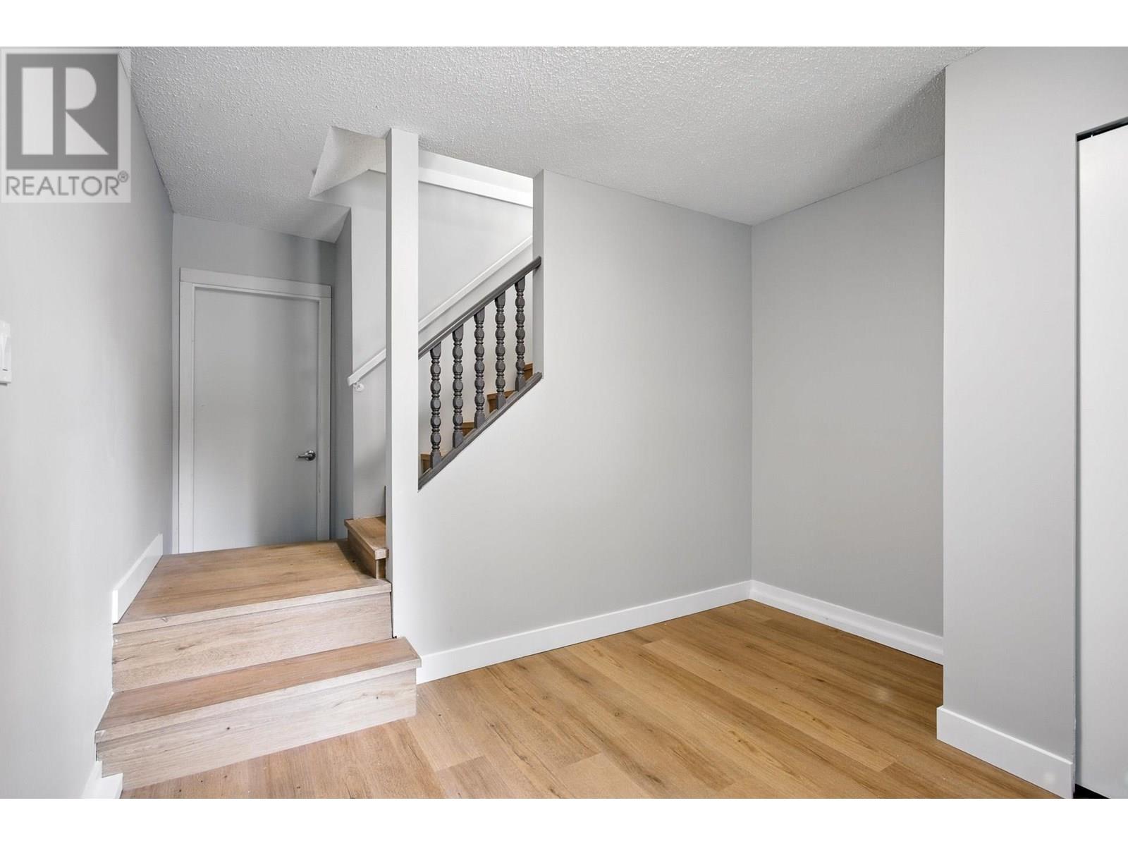 Property at 3233 MAYNE CRESCENT image 5