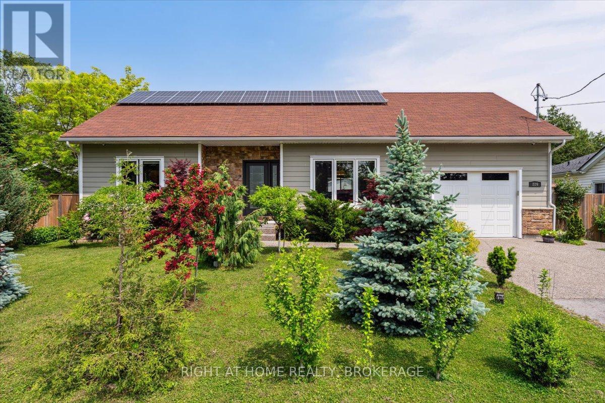 226 Westwood Avenue, Fort Erie, Ontario  L0S 1B0 - Photo 4 - X12232524
