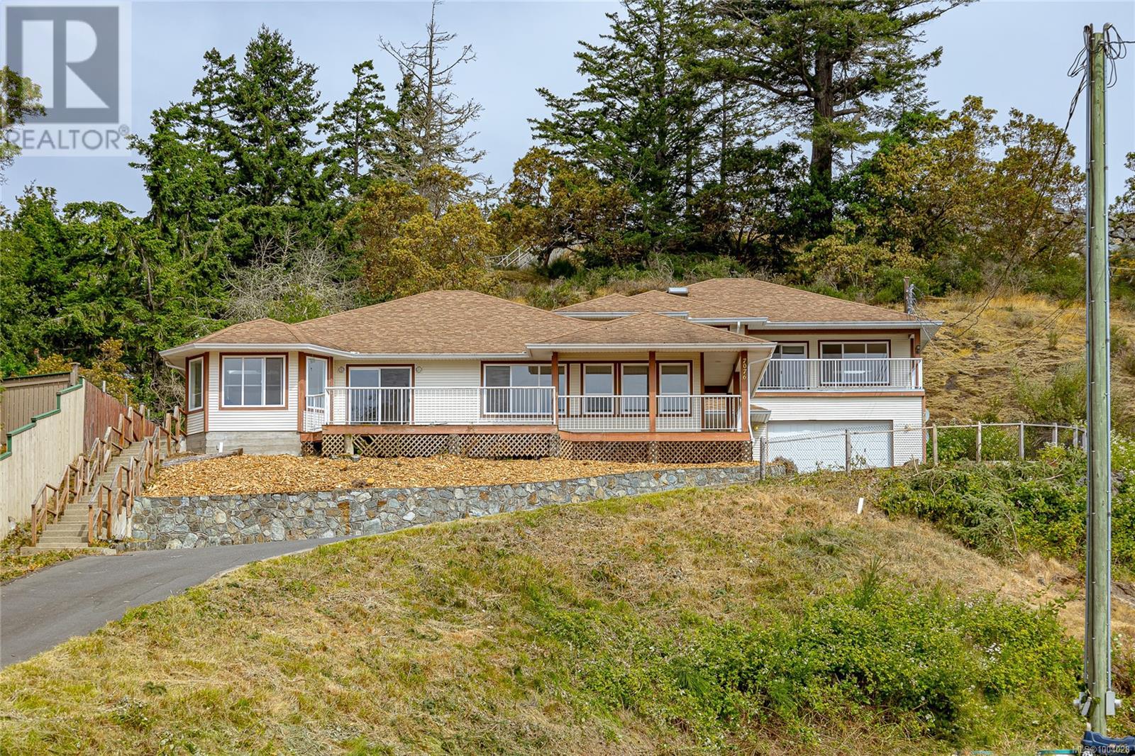 Property at 7076 Maple Park Terr image 4