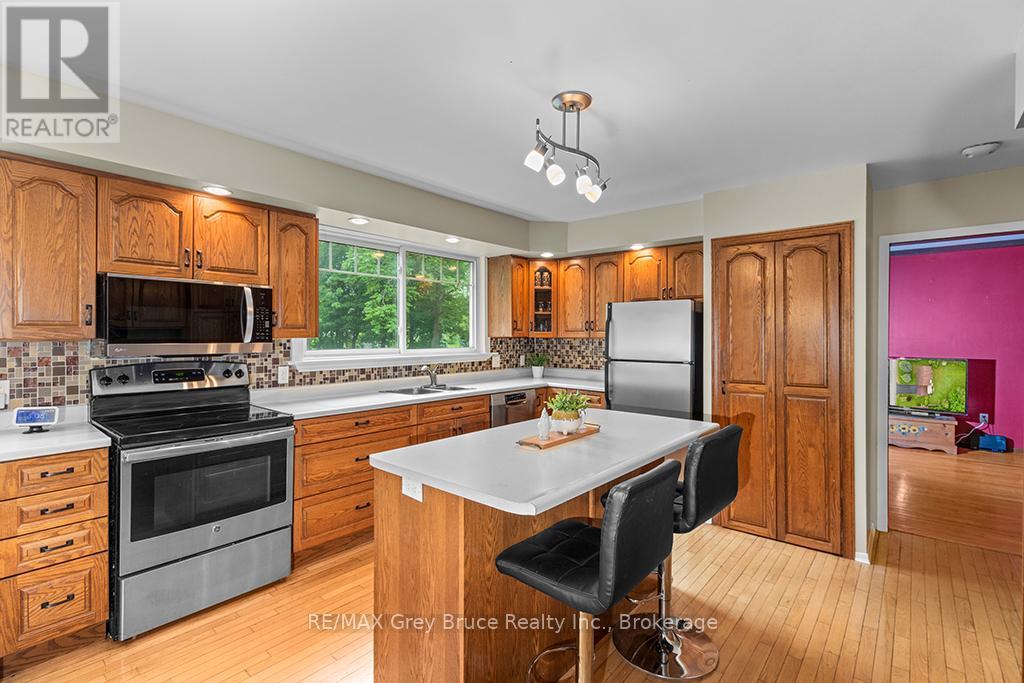 79 Farrar Street, Meaford, Ontario  N4L 1E6 - Photo 14 - X12232652