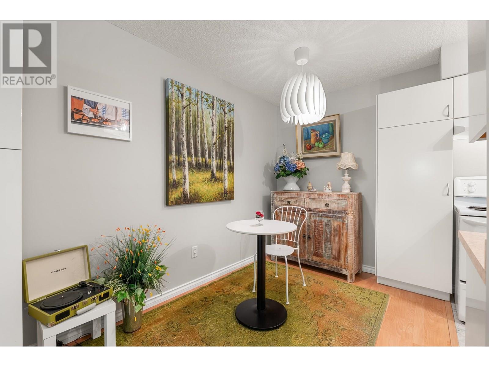 Listing Picture 11 of 28 : 215 4373 HALIFAX STREET, Burnaby / 本拿比 - 魯藝地產 Yvonne Lu Group - MLS Medallion Club Member