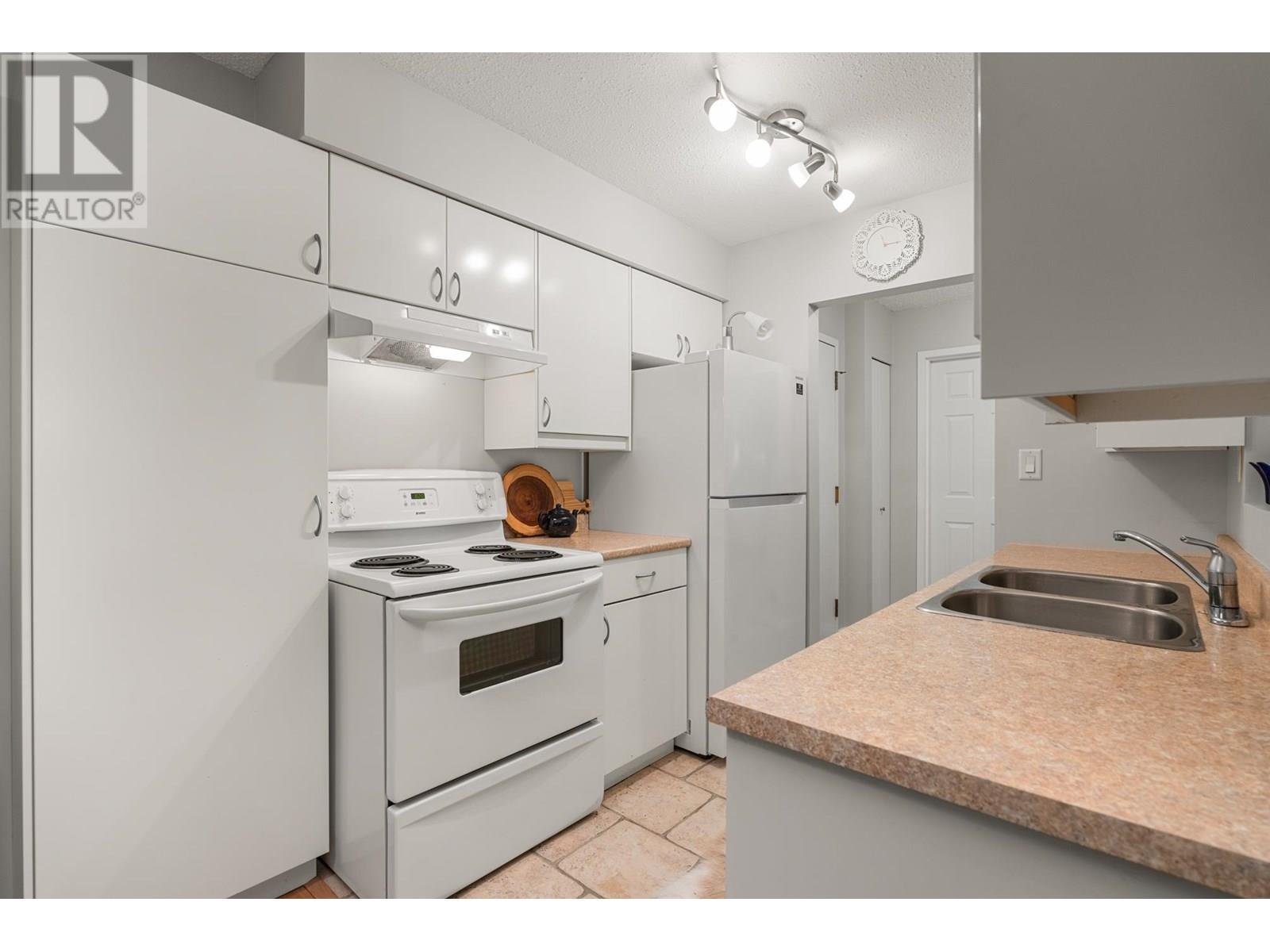 Listing Picture 7 of 28 : 215 4373 HALIFAX STREET, Burnaby / 本拿比 - 魯藝地產 Yvonne Lu Group - MLS Medallion Club Member