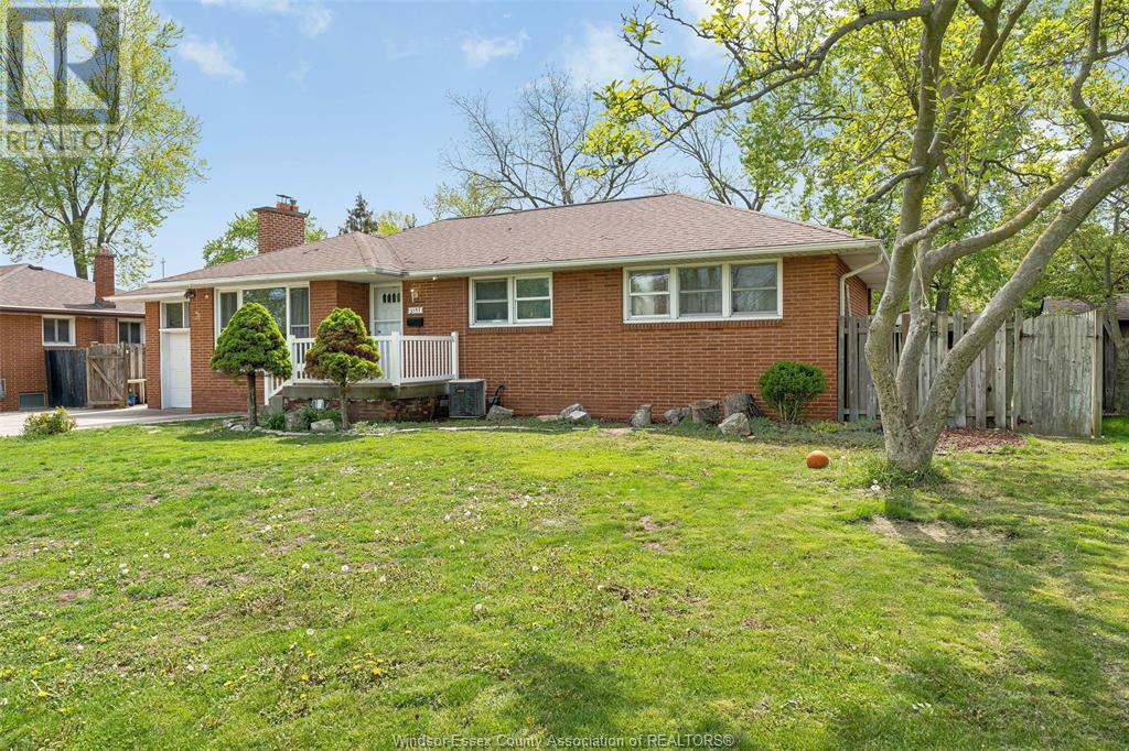 3157 Glenwood, Windsor, Ontario  N9E 2X9 - Photo 2 - 25015580