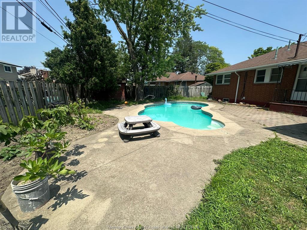 3157 Glenwood, Windsor, Ontario  N9E 2X9 - Photo 37 - 25015580
