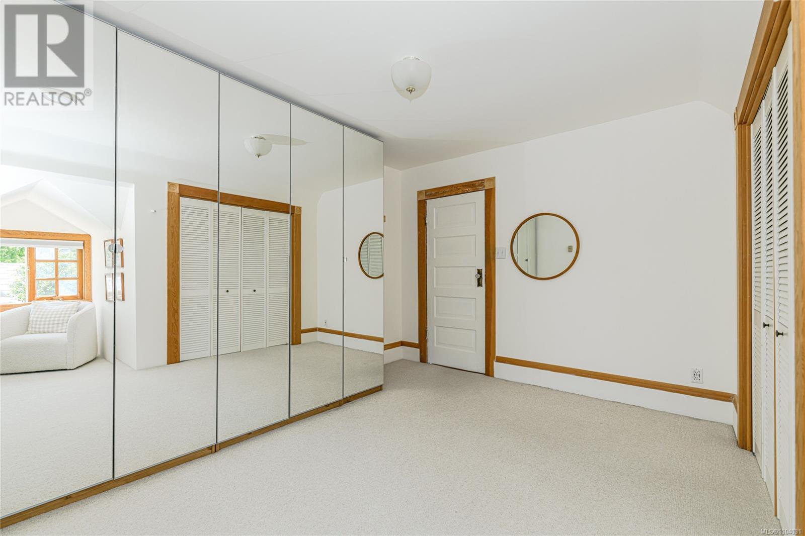 Property at 415 Raynor Ave image 5