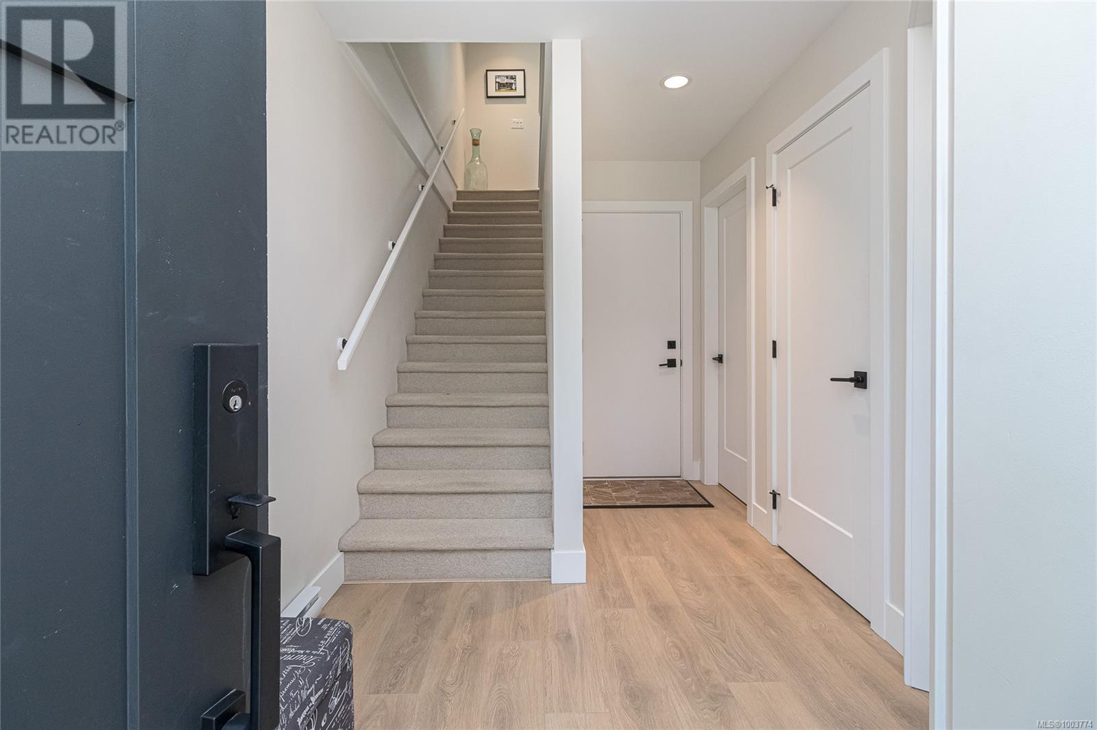 Property at 9 1810 Kings Rd image 3