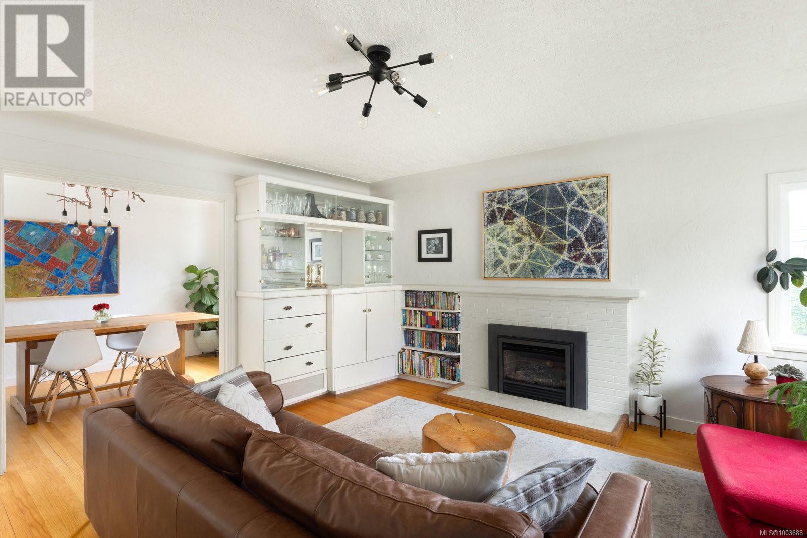 Property at 2571 Heron St image 2