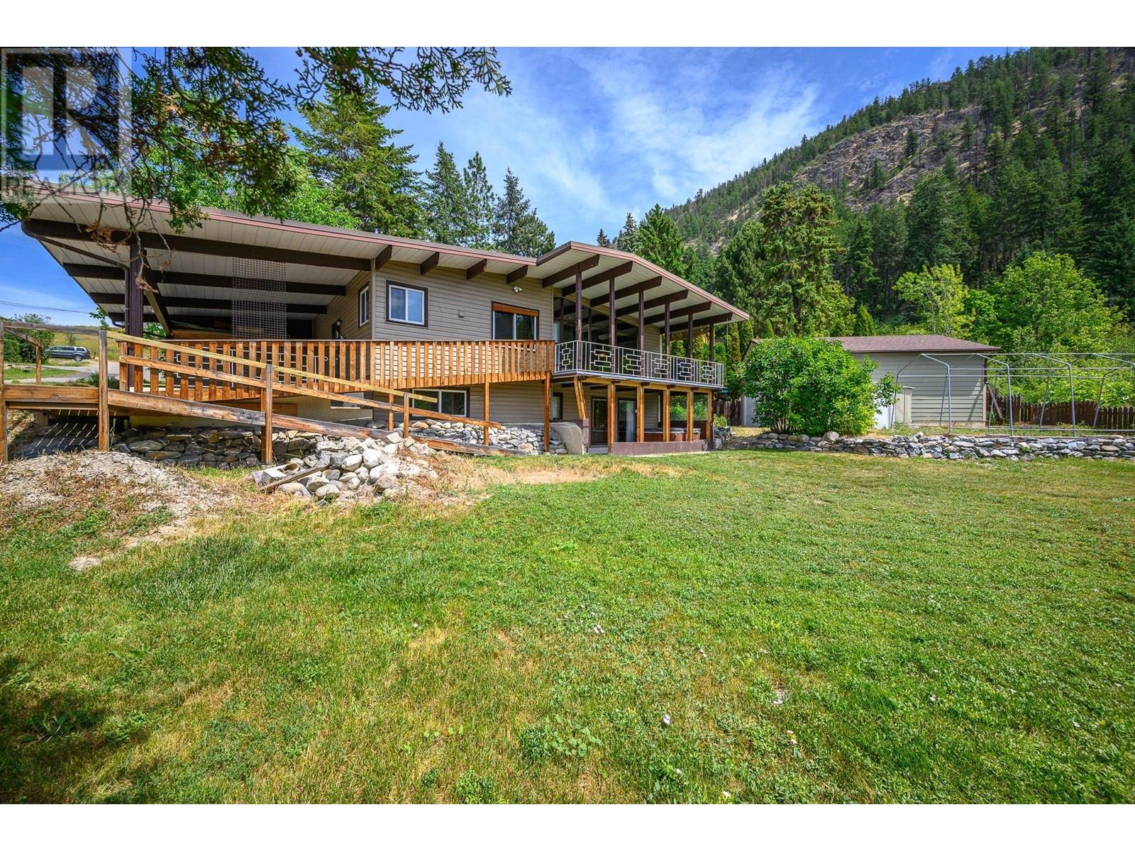 Property at 8570 Harbour Heights Road image 2