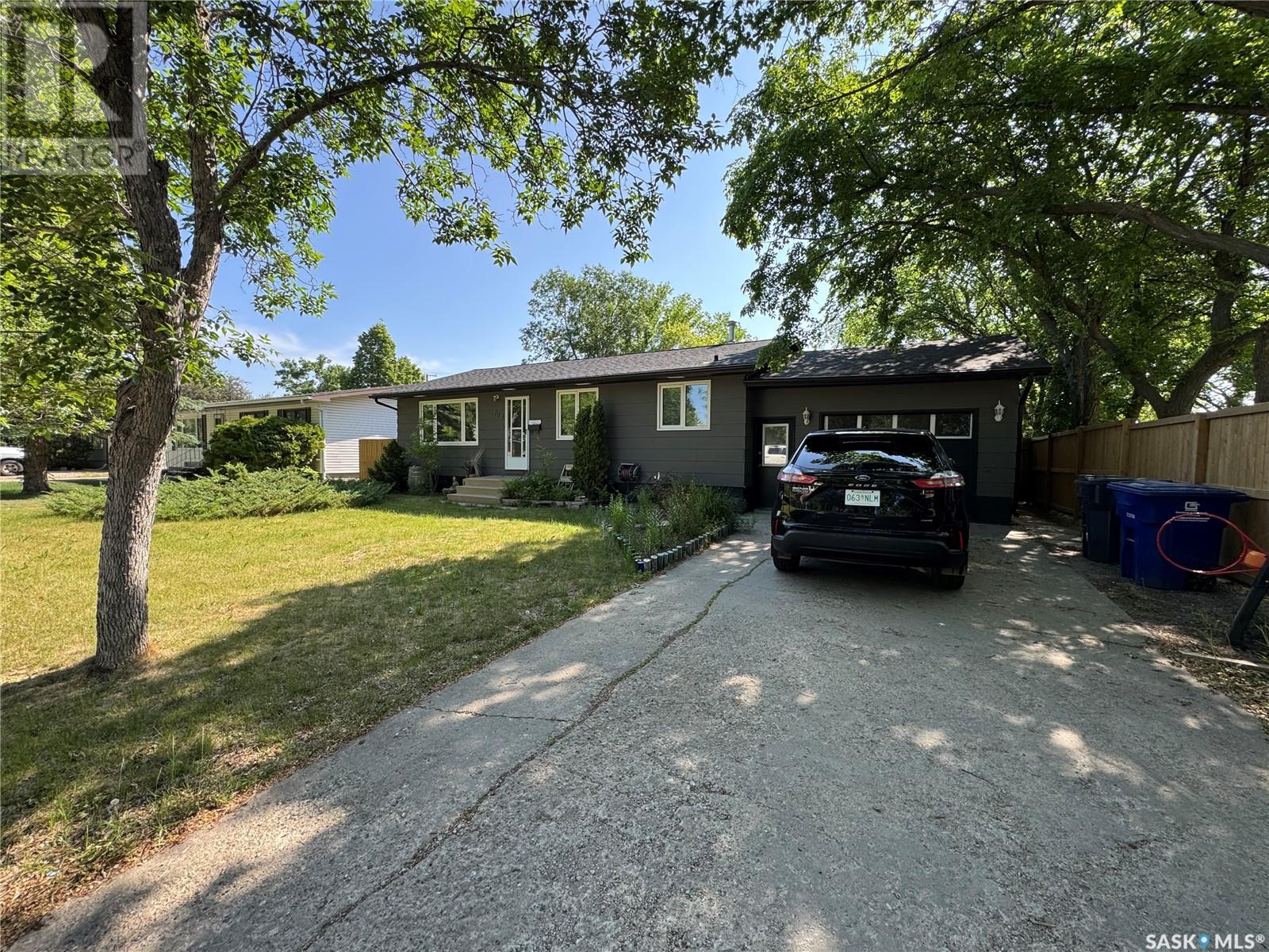 708 brimacombe DRIVE, Weyburn, Saskatchewan