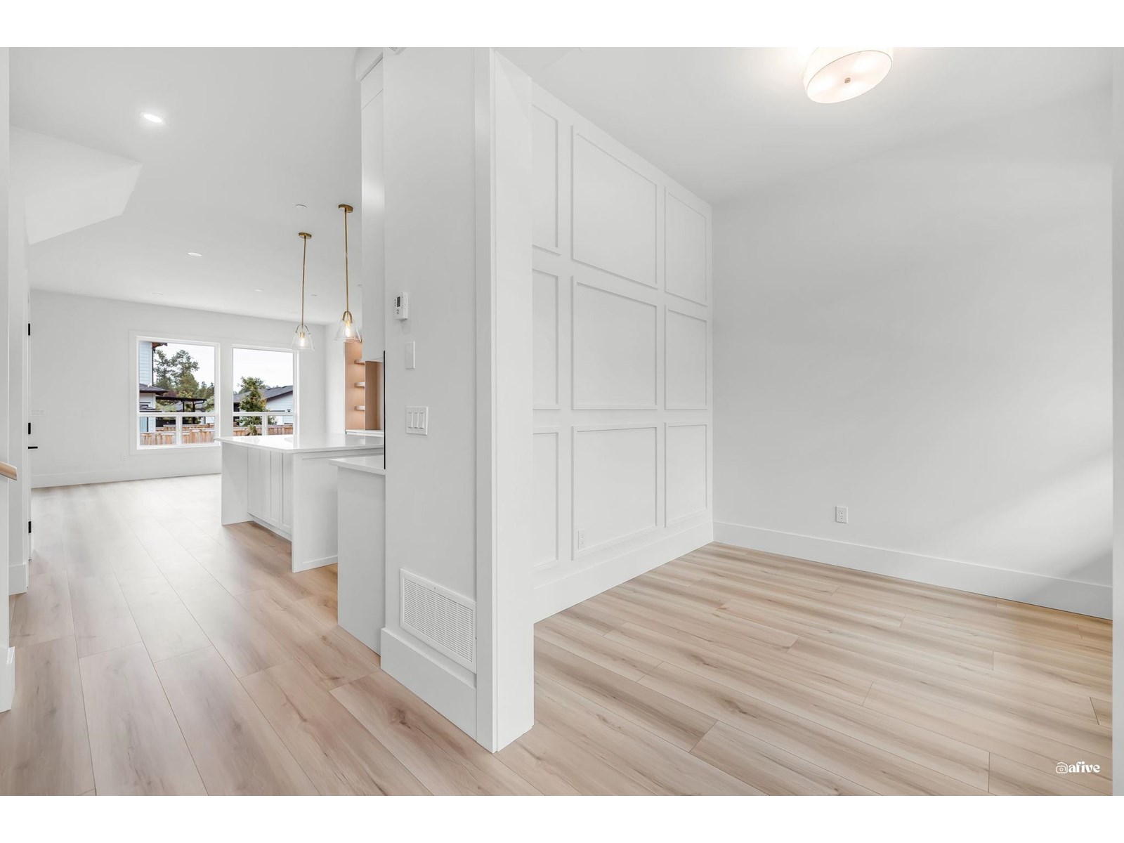 Property at 7626 196 STREET image 3