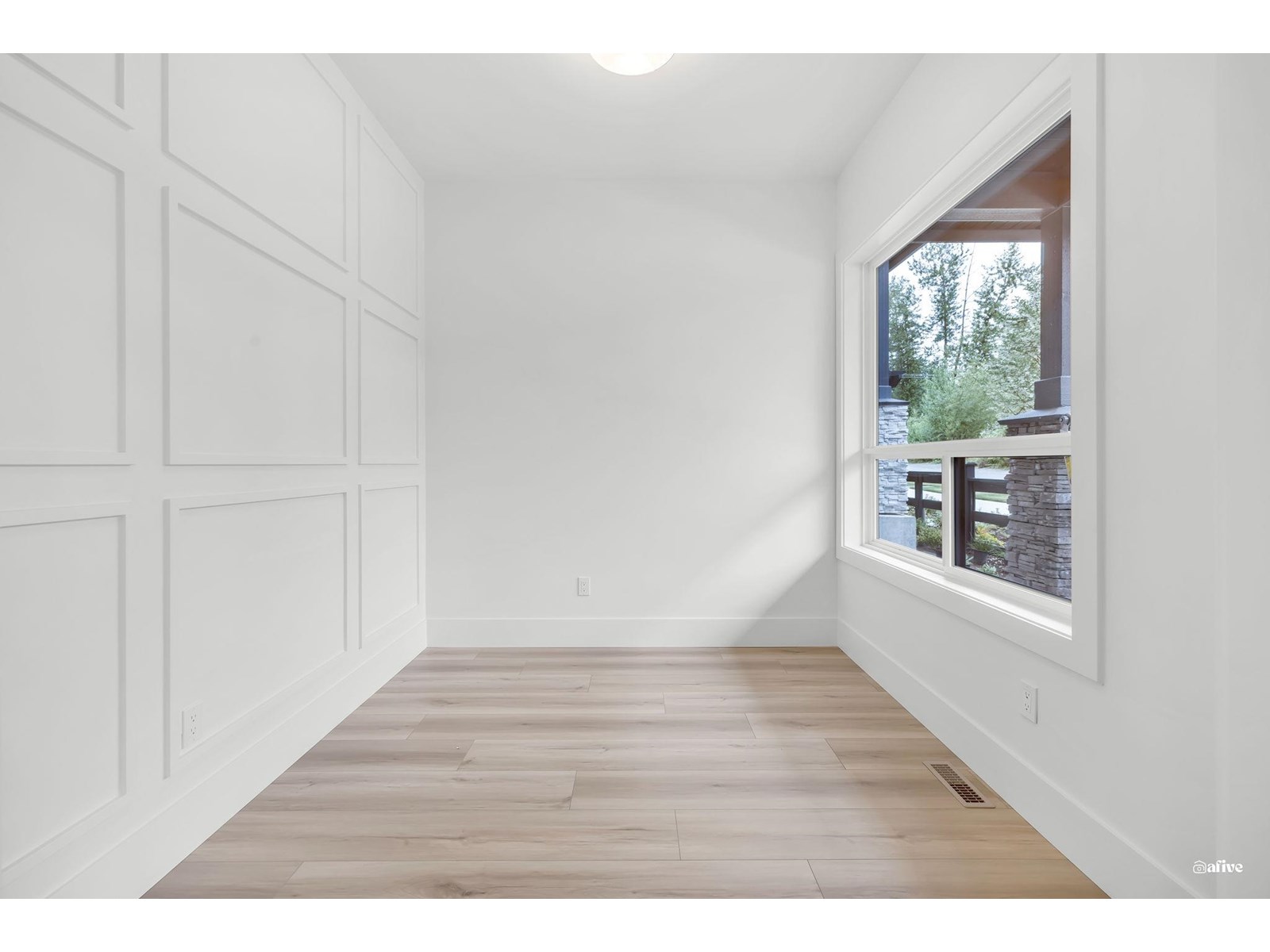 Property at 7626 196 STREET image 4