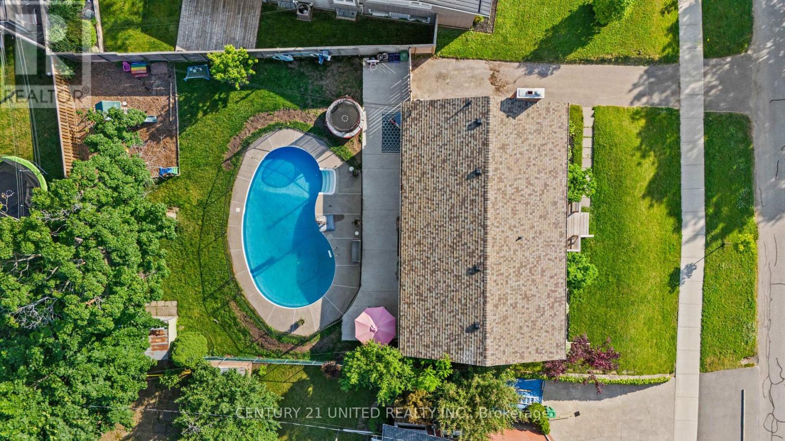 Property at 1056 GLEBEMOUNT CRESCENT image 2