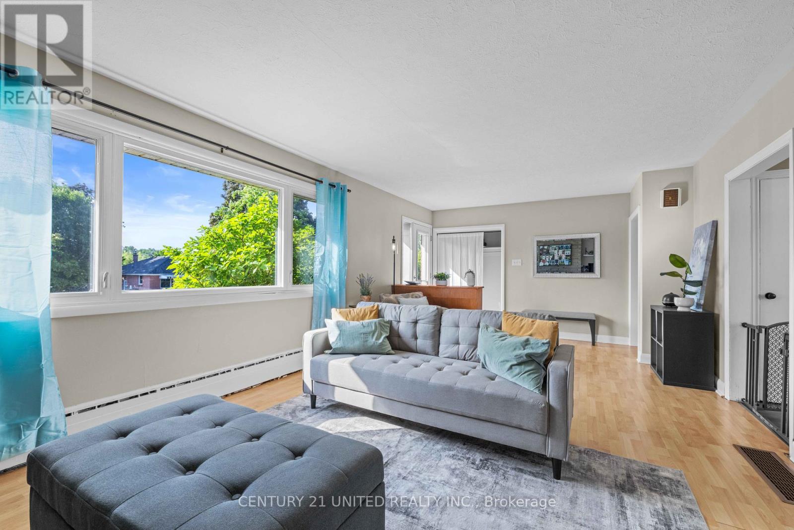 Property at 1056 GLEBEMOUNT CRESCENT image 5