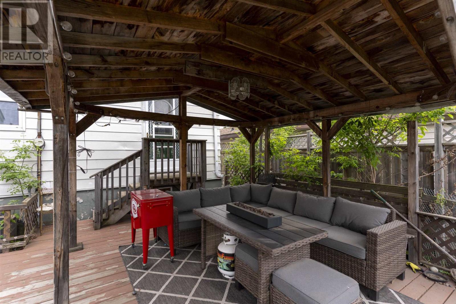 Property at 534 McTavish ST image 3