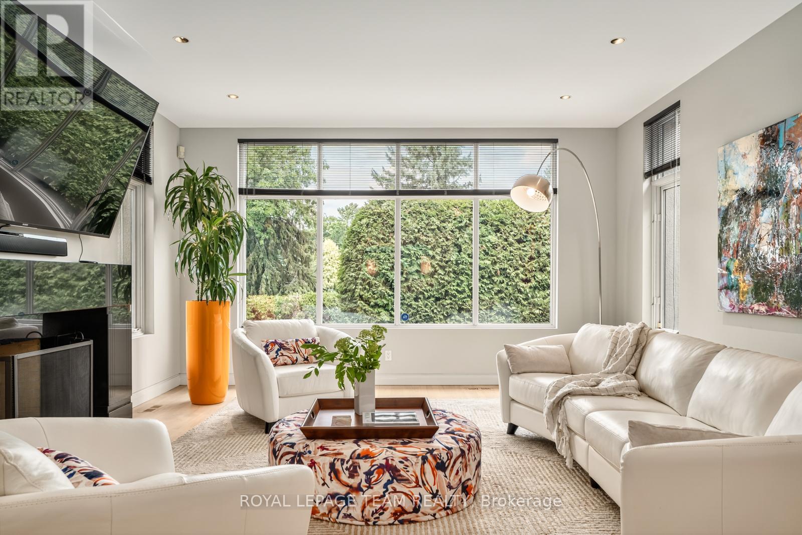 725 Manor Avenue, Ottawa, Ontario  K1M 0E4 - Photo 4 - X12232917
