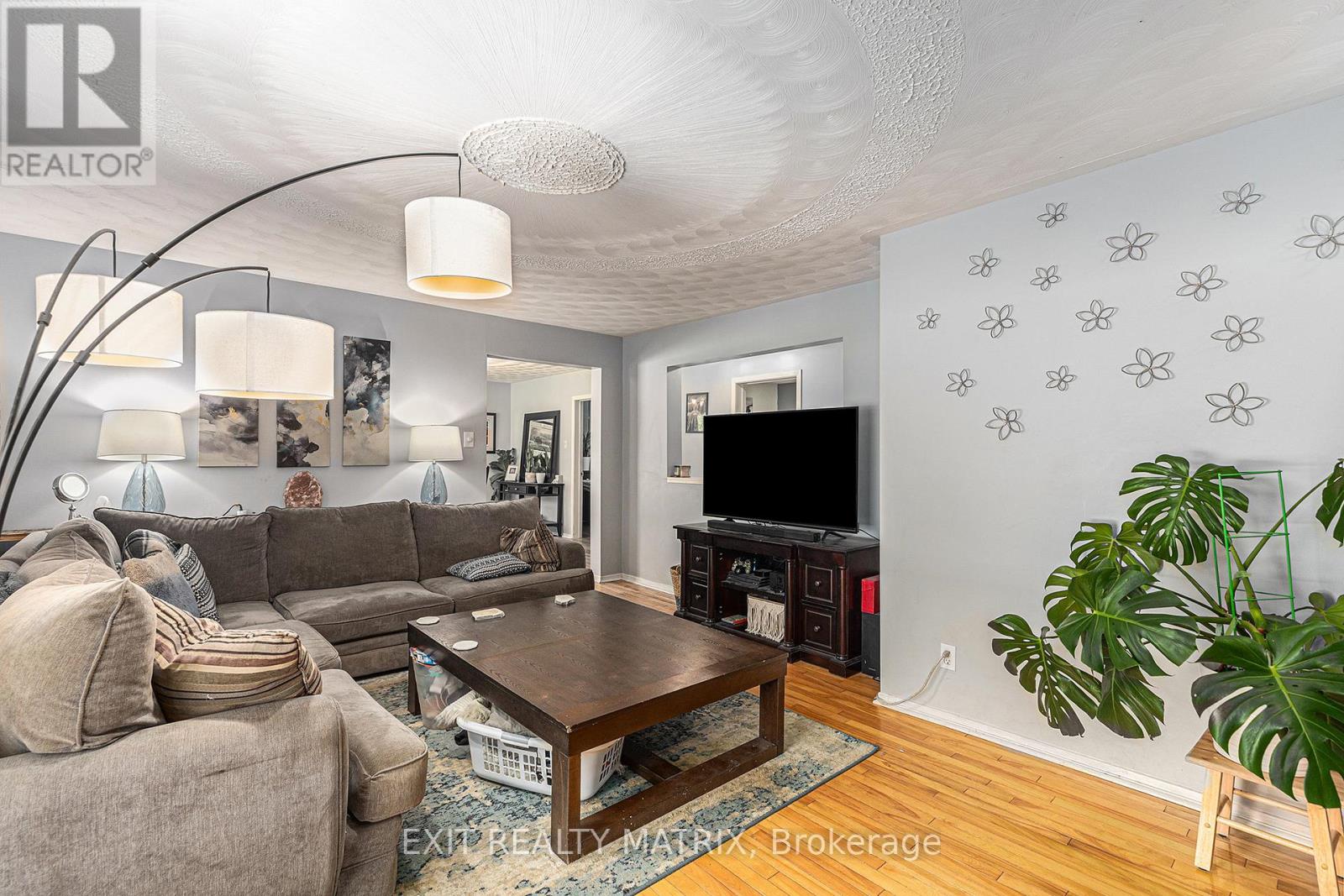 Property at 8785 VICTORIA STREET image 5