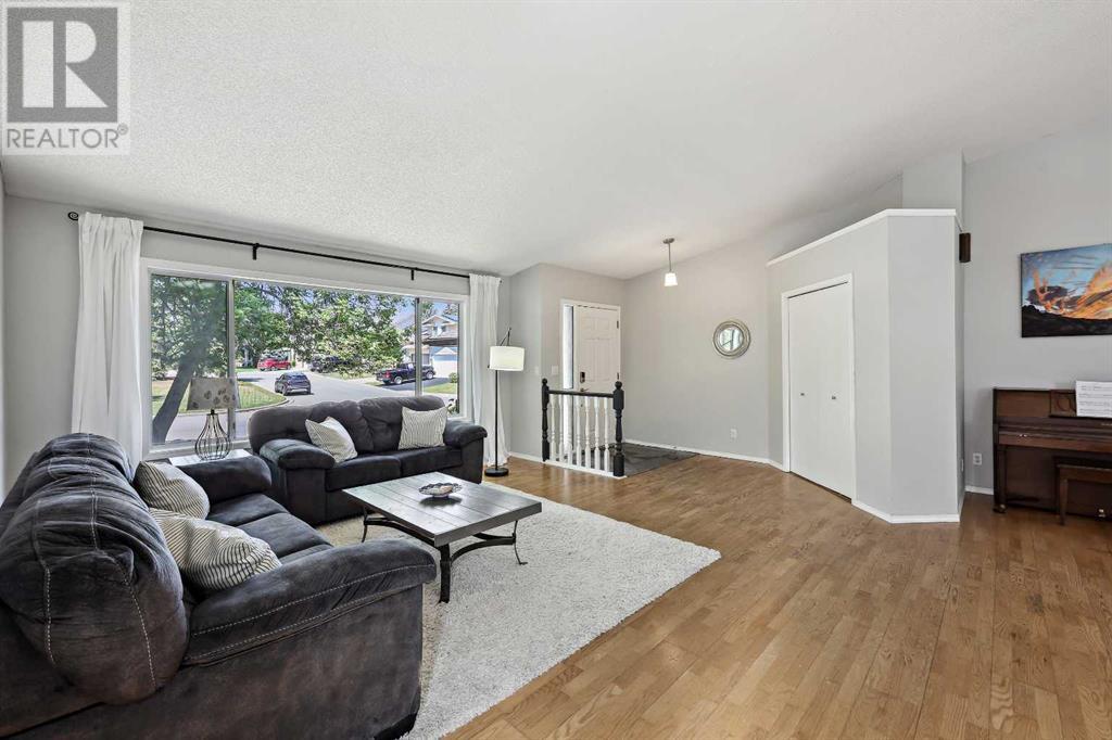Property at 216 Scenic Hill Close NW image 3