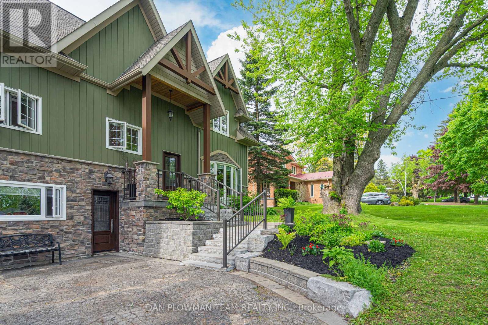 Property at 28 BRADLEY BOULEVARD image 3