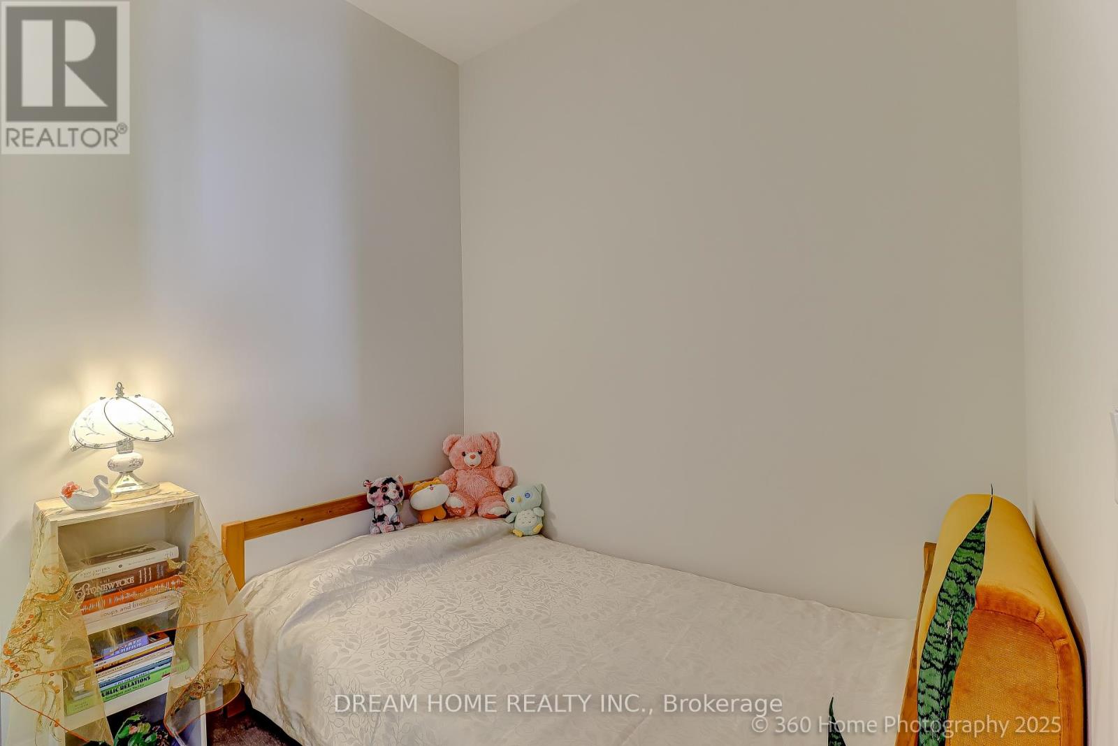 1711 - 12 Gandhi Lane, Markham (Commerce Valley), Ontario  L3T 0G8 - Photo 13 - N12232815