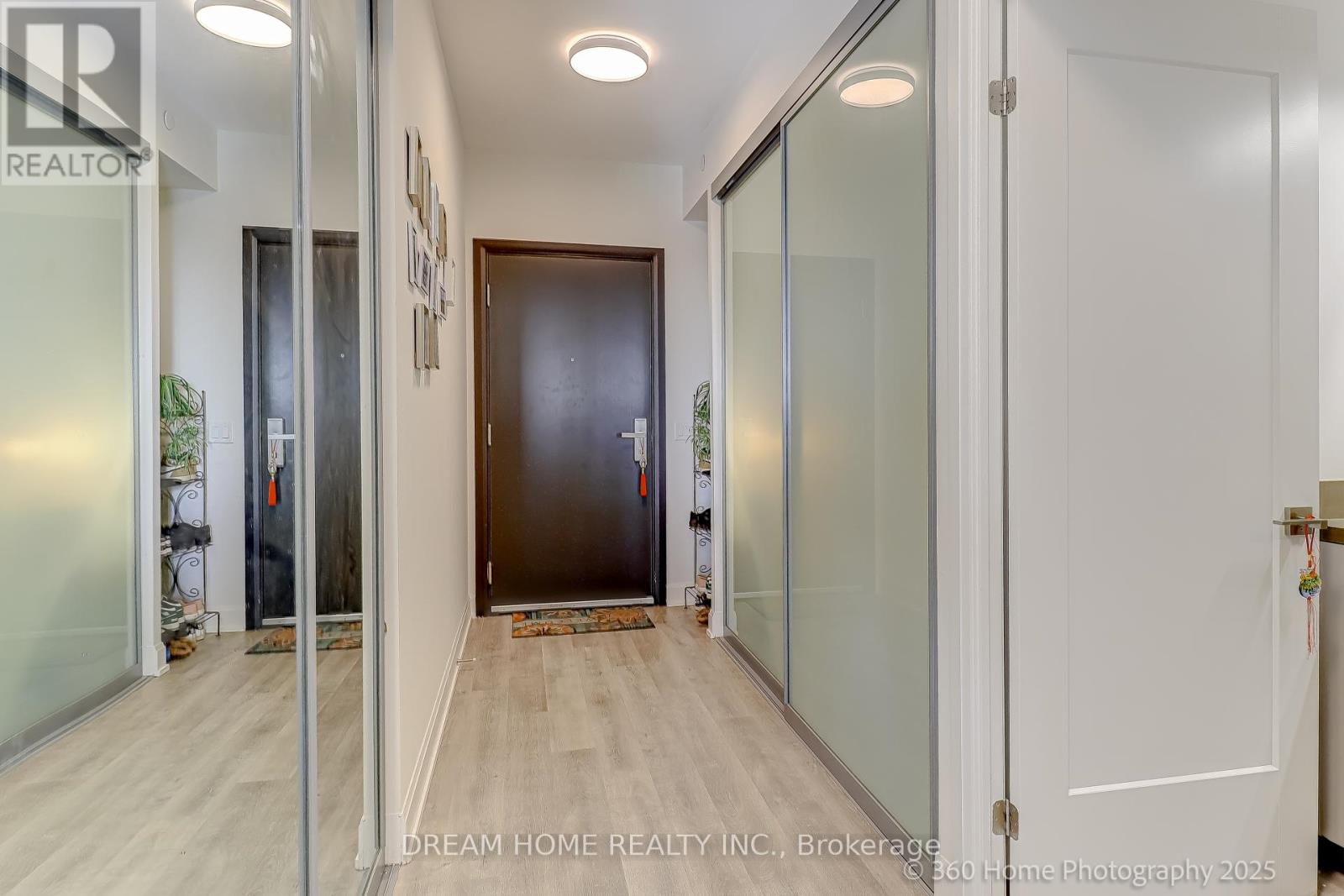 1711 - 12 Gandhi Lane, Markham (Commerce Valley), Ontario  L3T 0G8 - Photo 4 - N12232815