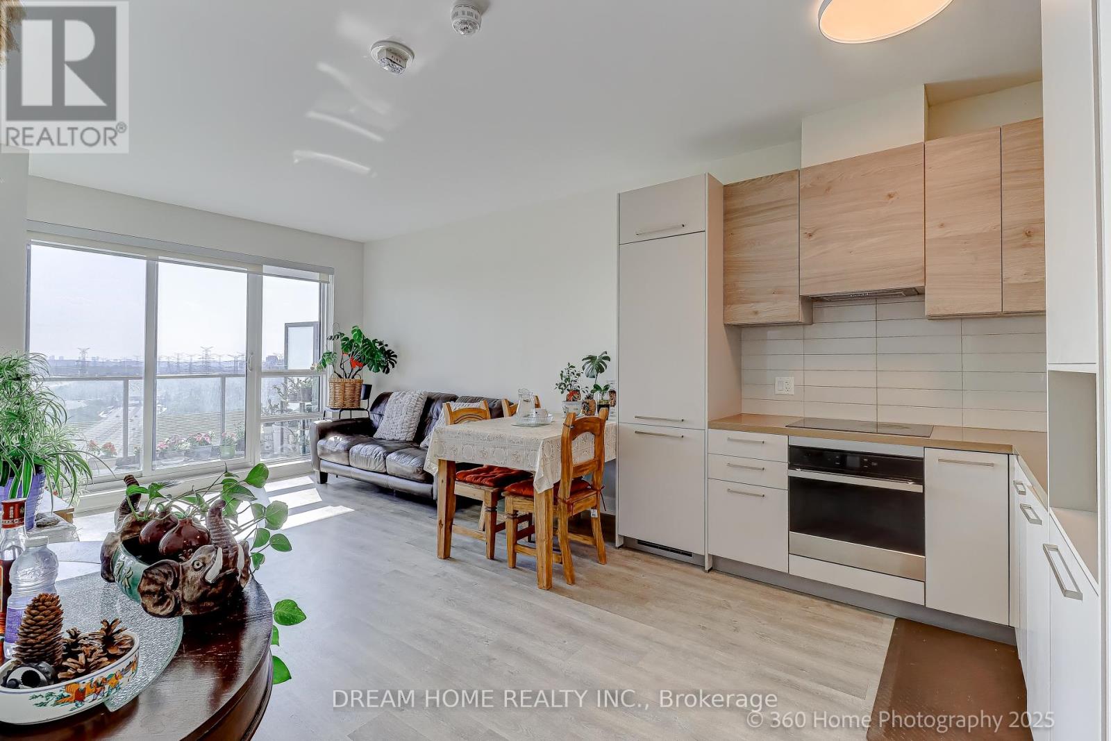 1711 - 12 Gandhi Lane, Markham (Commerce Valley), Ontario  L3T 0G8 - Photo 5 - N12232815