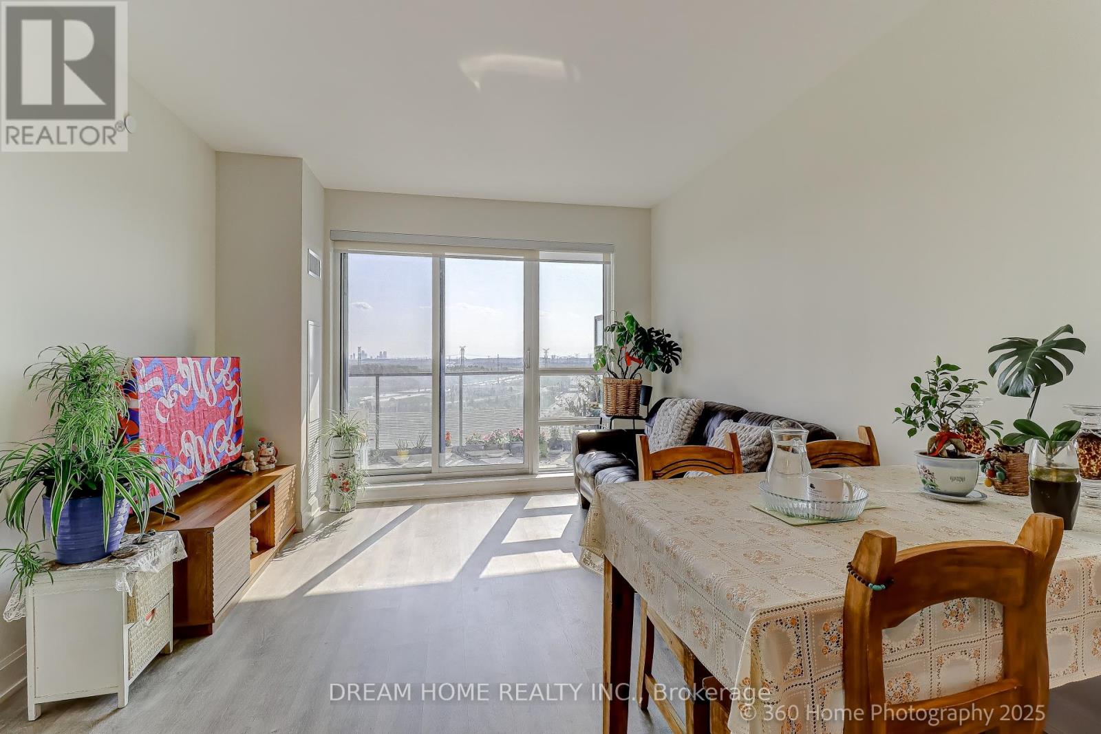 1711 - 12 Gandhi Lane, Markham (Commerce Valley), Ontario  L3T 0G8 - Photo 7 - N12232815