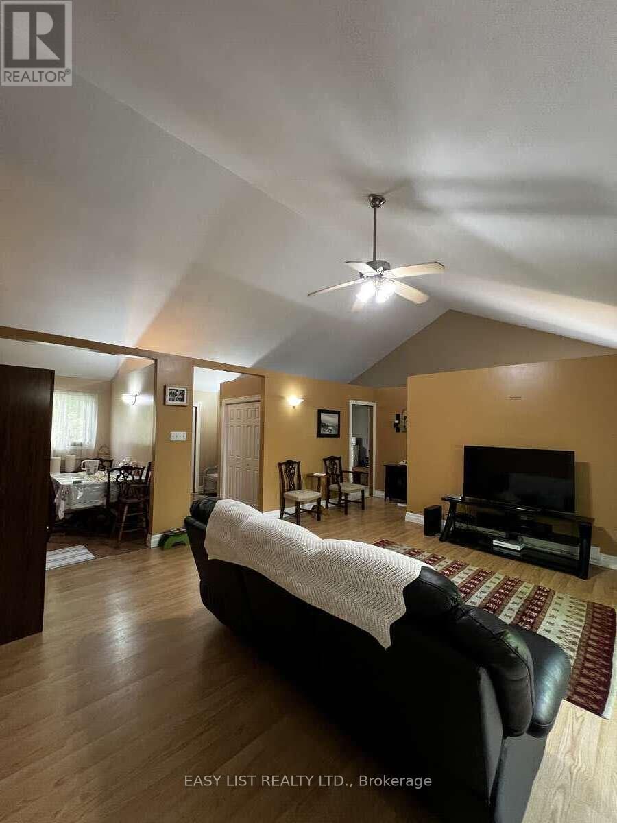 2135 Champlain Road, Tiny, Ontario  L9M 0B1 - Photo 18 - S12232829