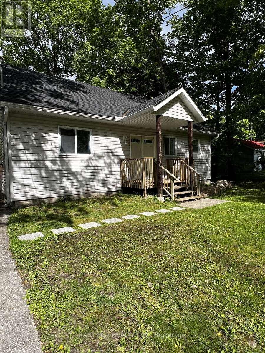 2135 Champlain Road, Tiny, Ontario  L9M 0B1 - Photo 2 - S12232829