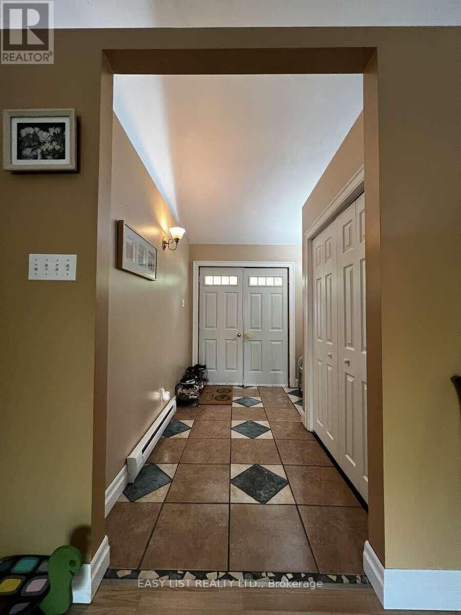 2135 Champlain Road, Tiny, Ontario  L9M 0B1 - Photo 4 - S12232829