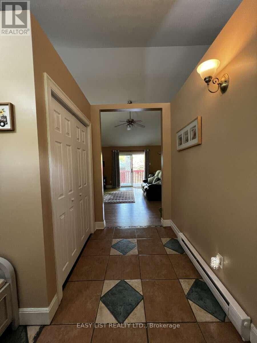 2135 Champlain Road, Tiny, Ontario  L9M 0B1 - Photo 5 - S12232829