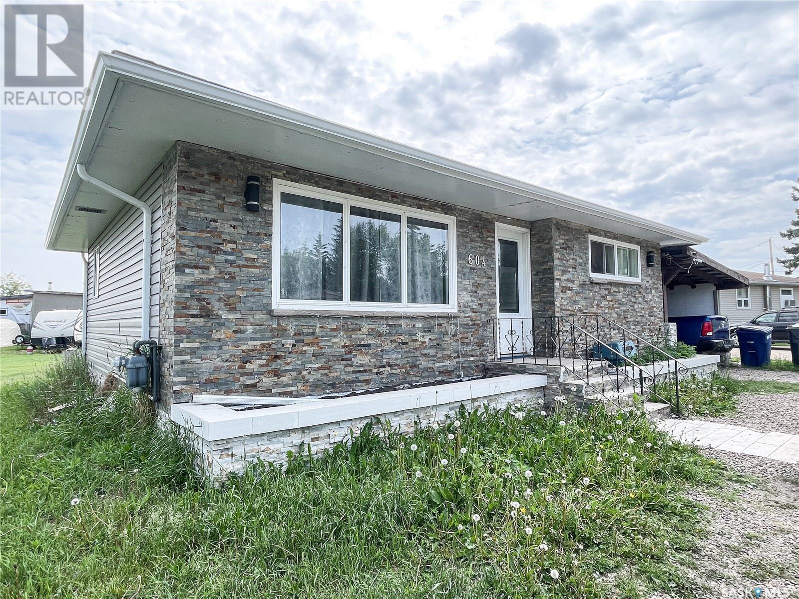 604 Sergent Avenue E, Meadow Lake, Saskatchewan  S9X 1H8 - Photo 1 - SK009799