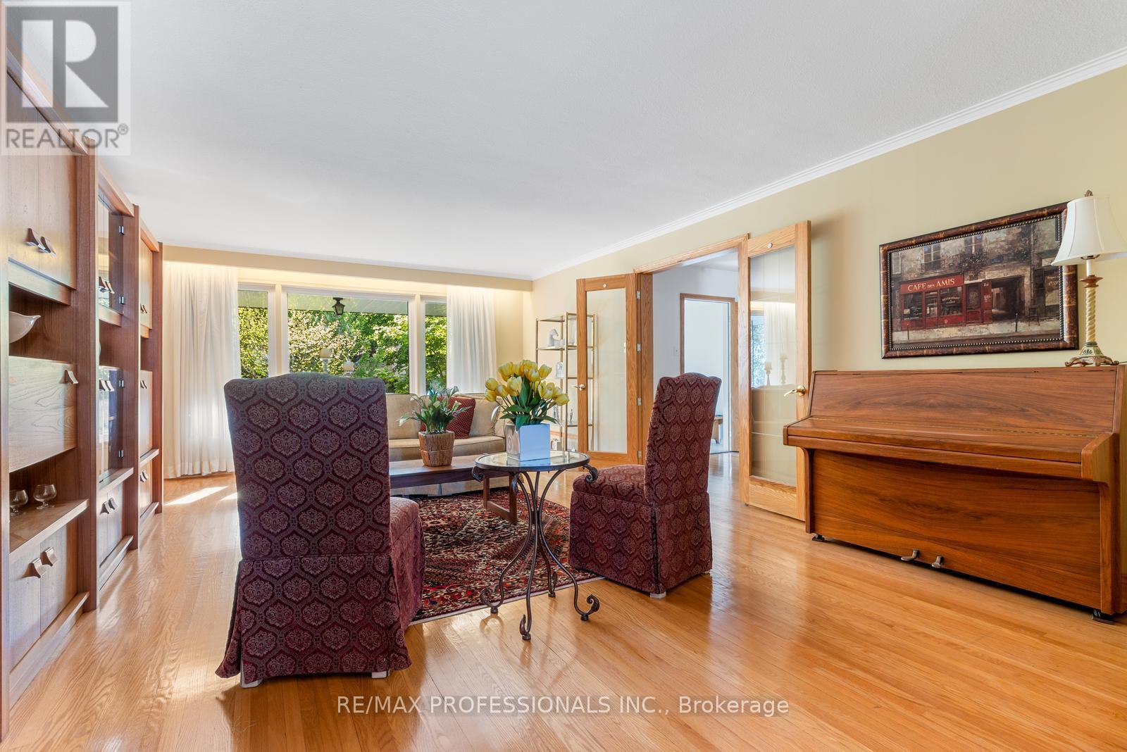 Property at 15 WARRENDER AVENUE image 5