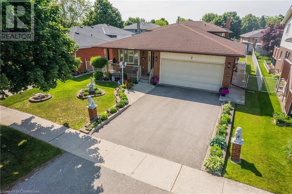 Property at 7 QUAISER Street image 2