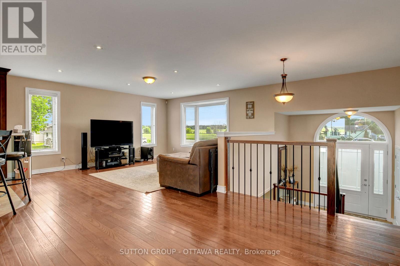 1887 Champlain Street, Clarence-Rockland, Ontario  K0A 1N0 - Photo 15 - X12233103